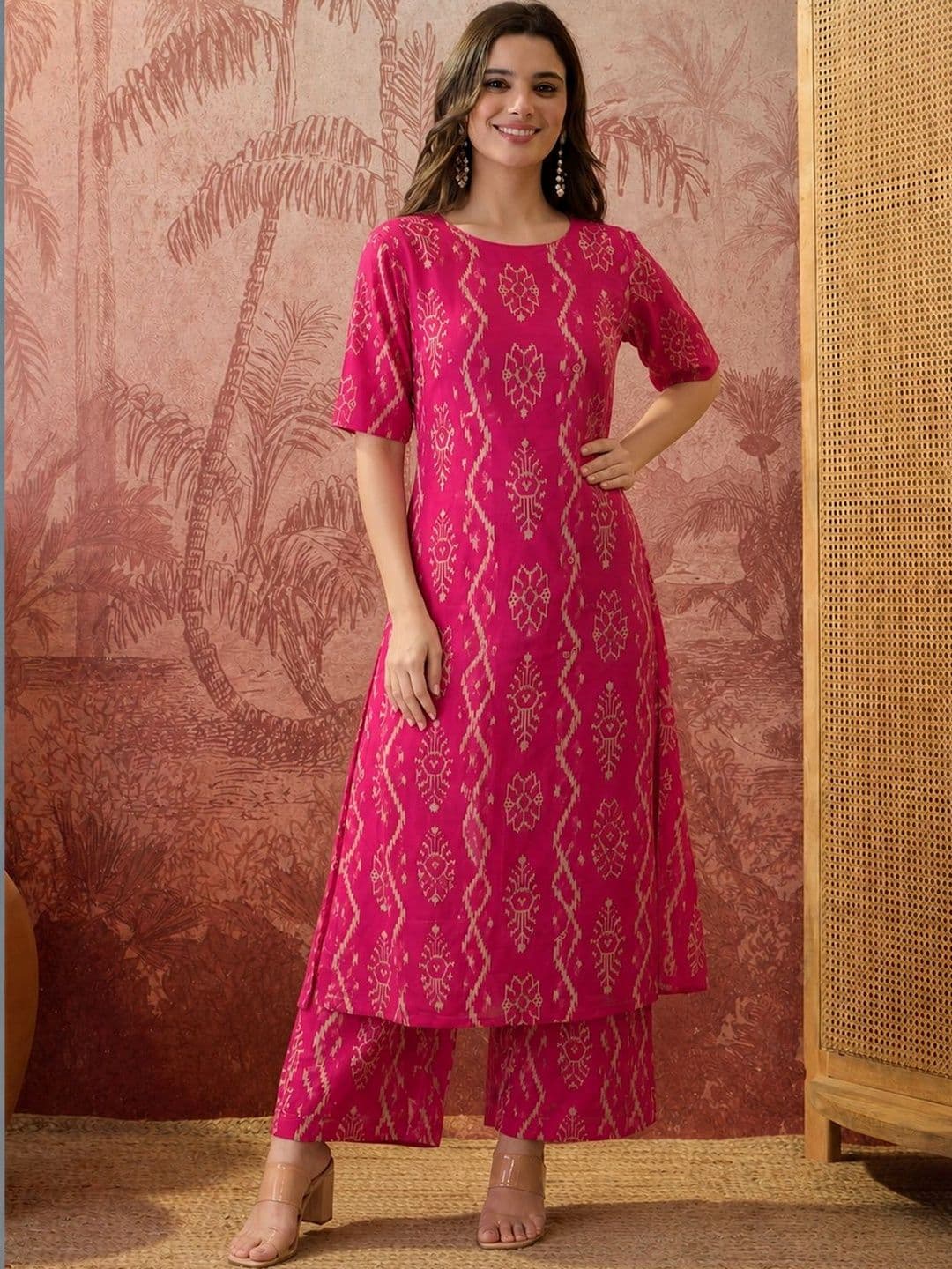 Sangria Women Printed Regular Kurta with Palazzos thumbnail 4