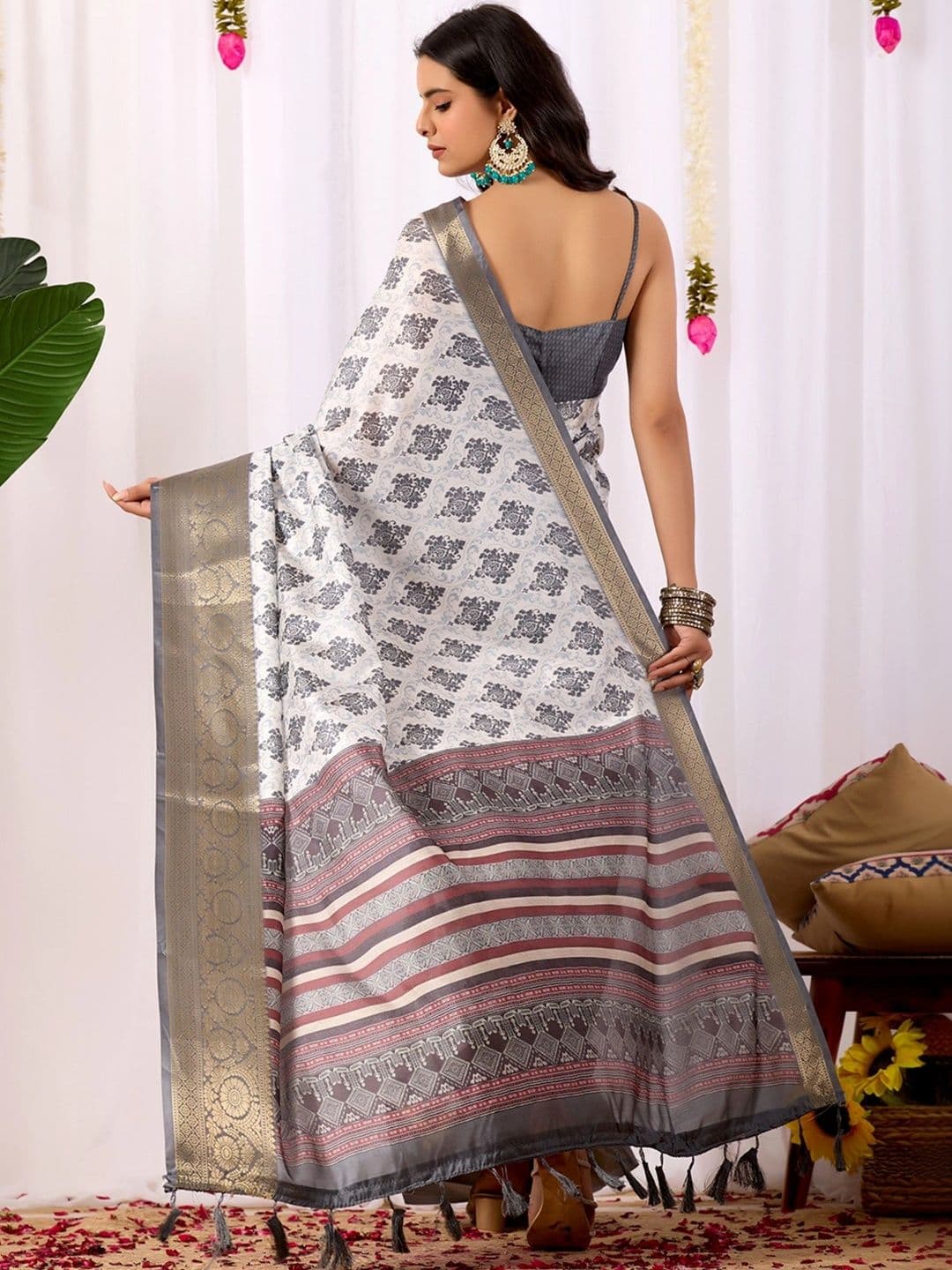LeeliPeeri Designer Ethnic Motifs Zari Silk Blend Designer Saree thumbnail 3