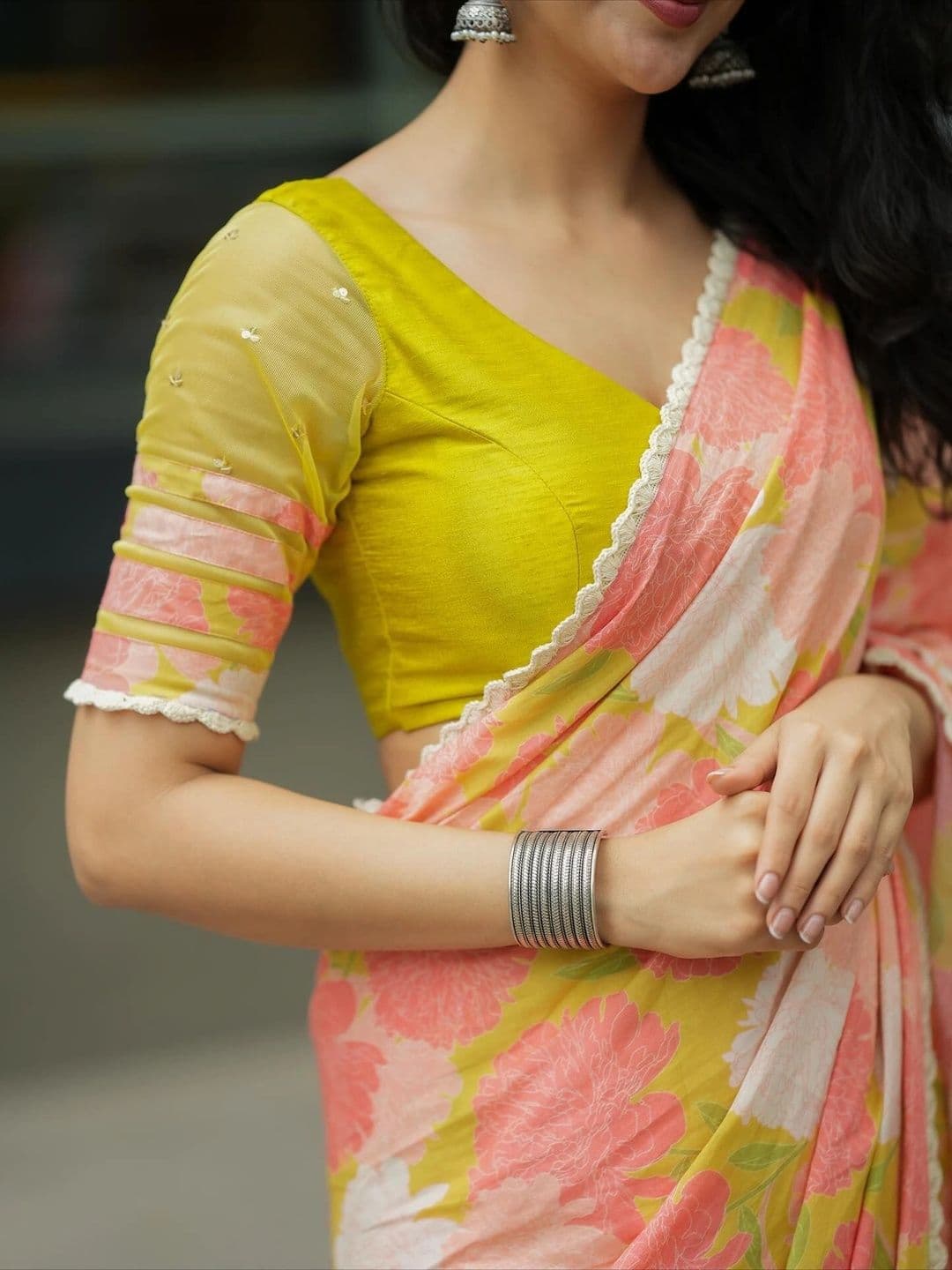 RAJHANS ENTERPRISE Floral Pure Linen Ikat Saree thumbnail 2