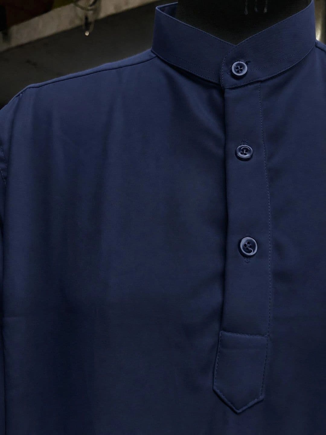 HERE&NOW Men Edgy Mandarin Collar Straight Kurta thumbnail 3