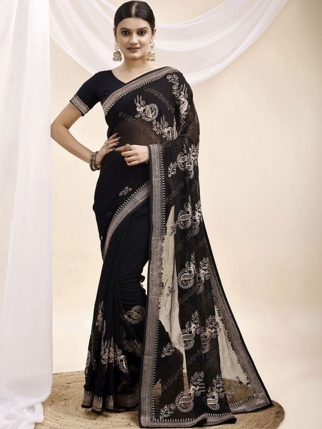 Leelavati Ethnic Motifs Embroidered Pure Georgette Saree thumbnail 7
