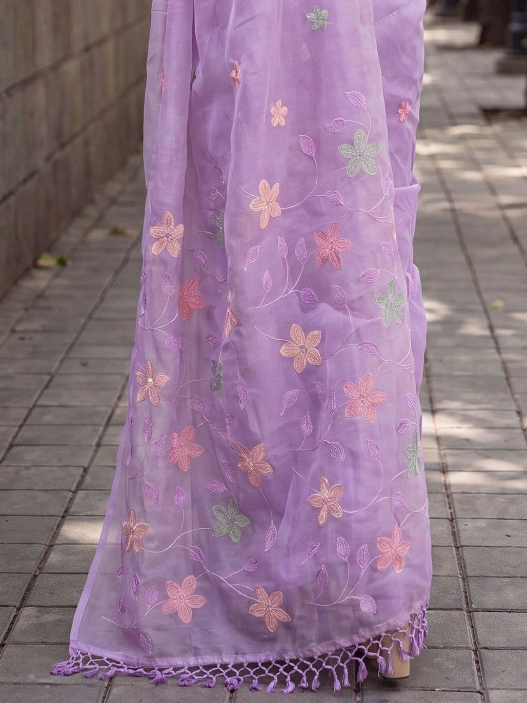 Sangria Floral Tissue Designer Saree thumbnail 3