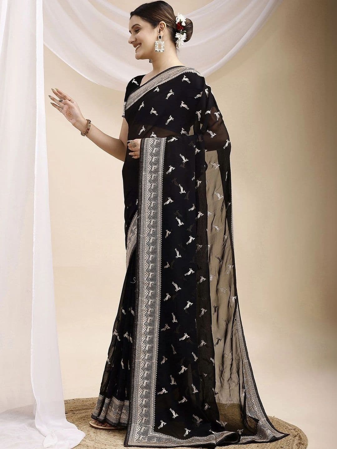 Leelavati Ethnic Motifs Embroidered Pure Georgette Saree thumbnail 7