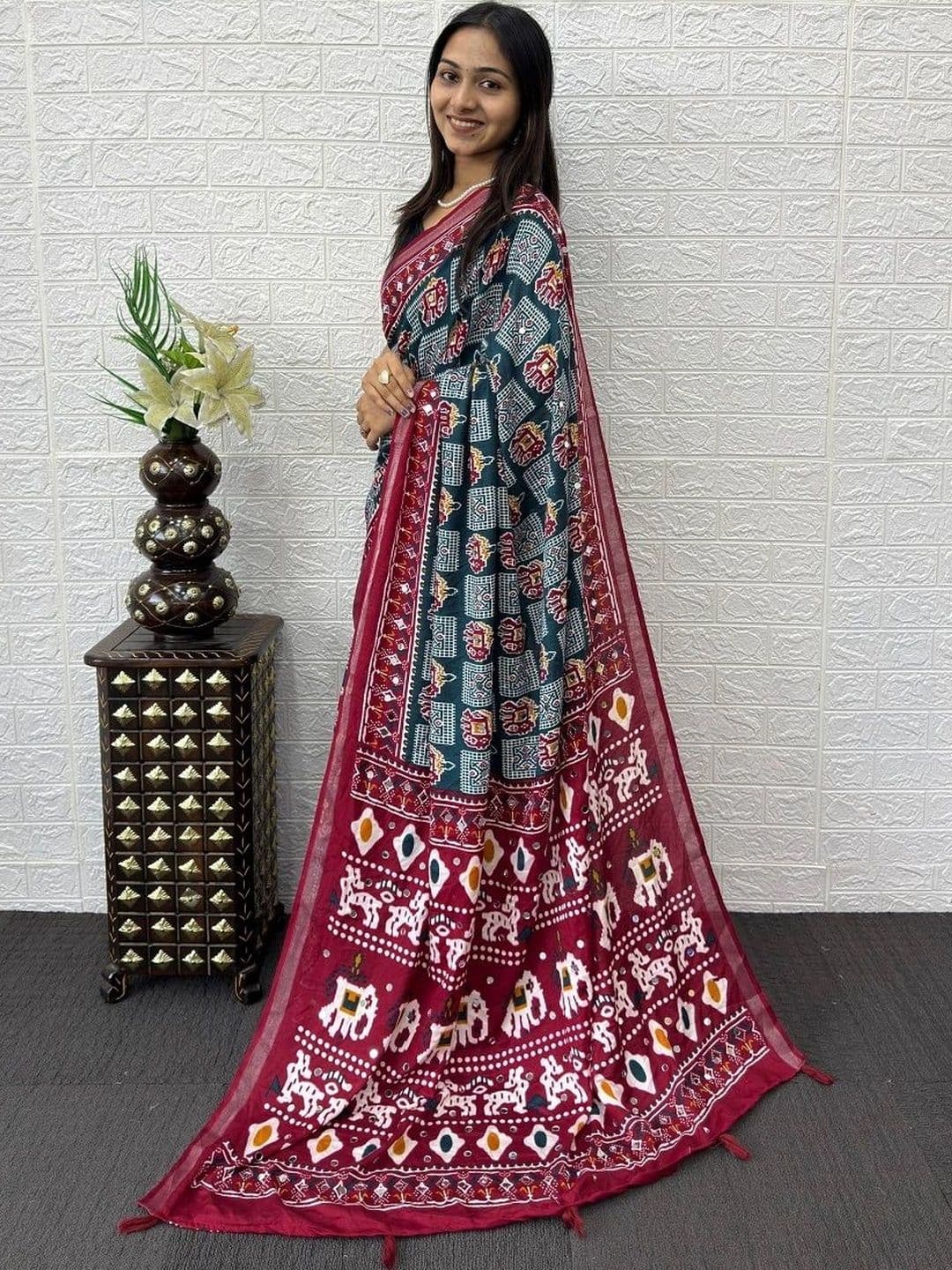 FABBRITY Embellished Mirror Work Pure Cotton Designer Saree thumbnail 5