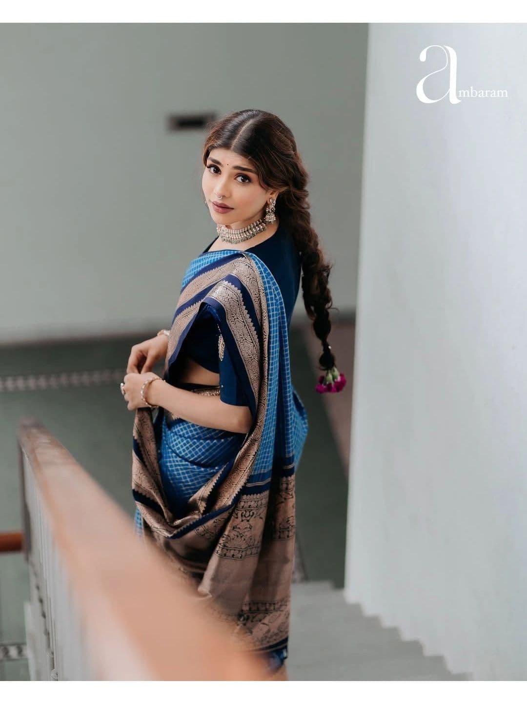ZELLURE Woven Design Zari Art Silk Kanjeevaram Saree thumbnail 2