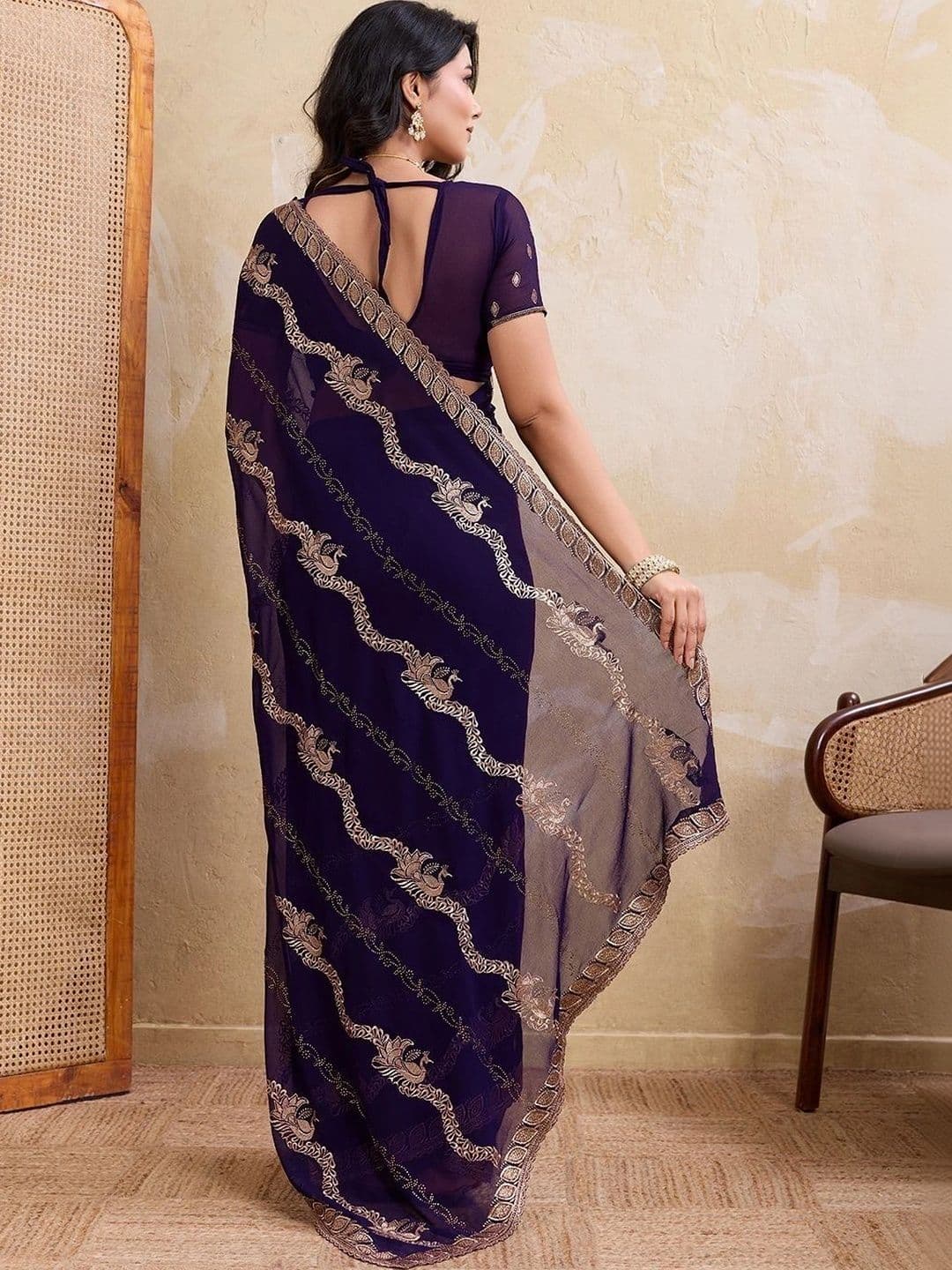 Leelavati Paisley Embroidered Pure Chiffon Saree thumbnail 5