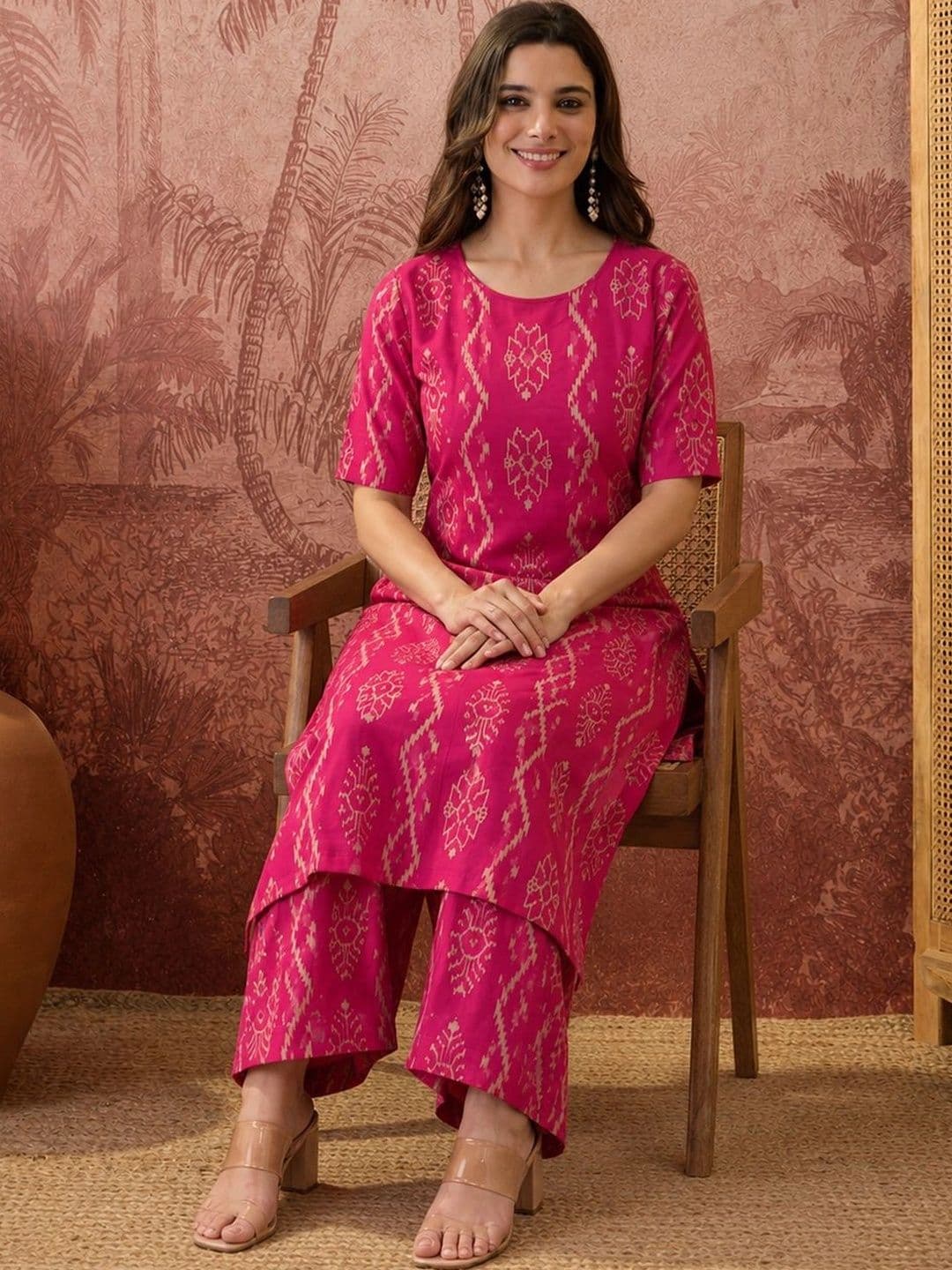 Sangria Women Printed Regular Kurta with Palazzos thumbnail 2