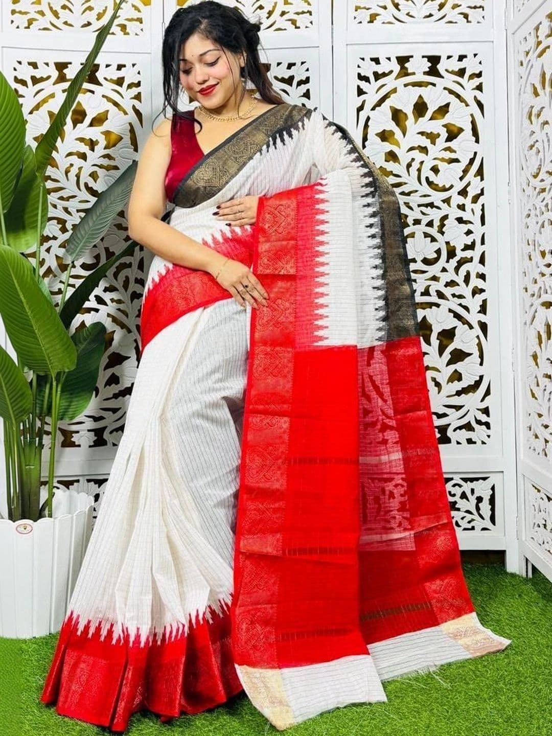FASHIONIUM Striped Zari Pure Cotton Saree thumbnail 3
