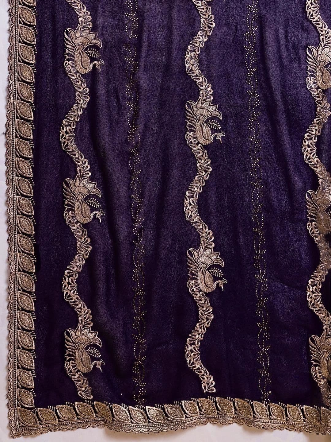 Leelavati Paisley Embroidered Pure Chiffon Saree thumbnail 2
