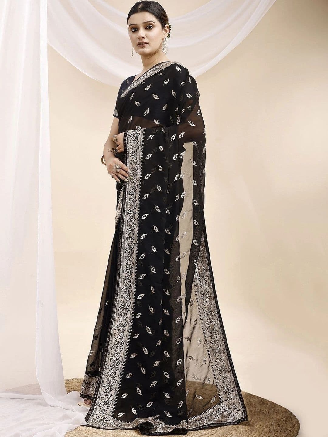 Leelavati Women Ethnic Motifs Printed Pure Georgette Saree thumbnail 7