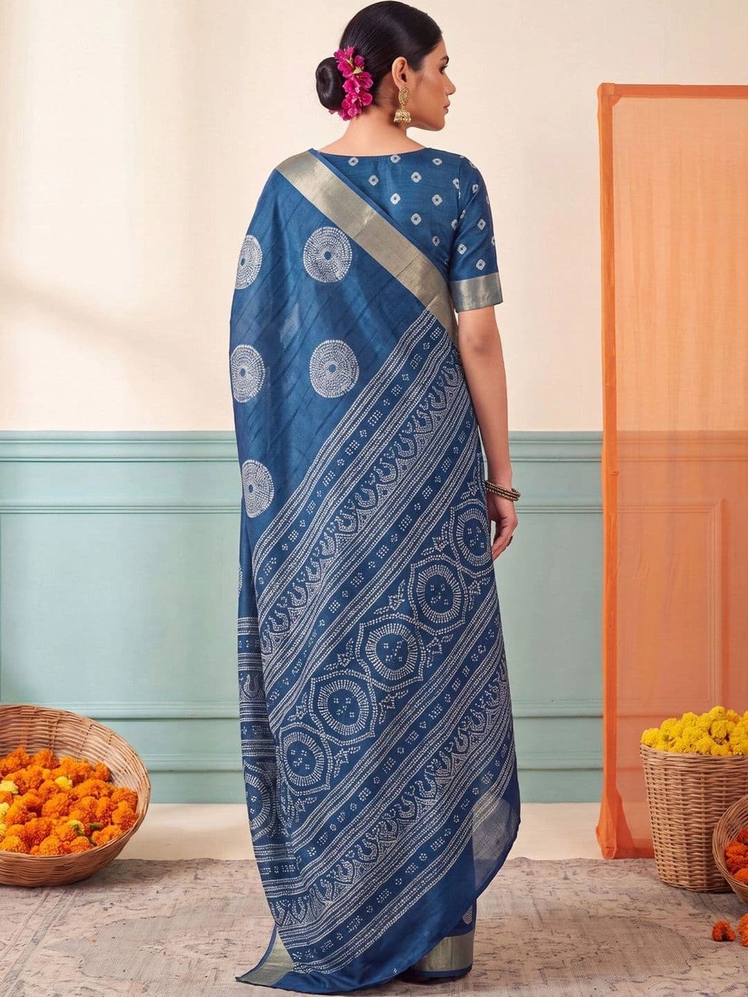 Anouk Batik Zari Silk Blend Designer Block Print Saree thumbnail 3