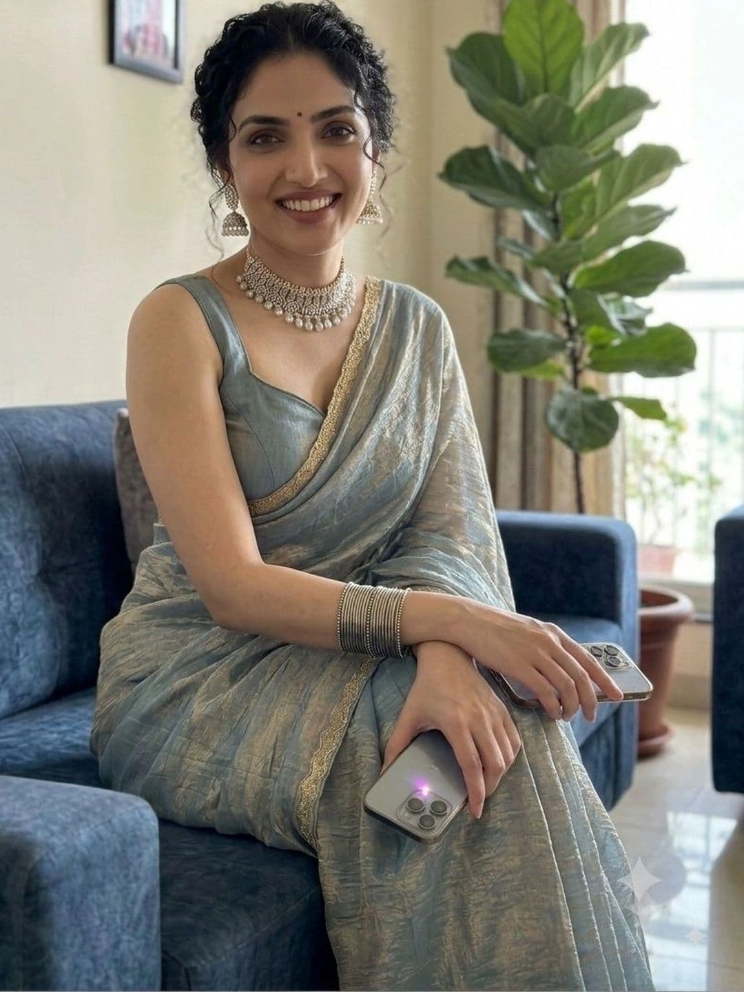 Akshmi Creation Women Zari Supernet Saree thumbnail 4