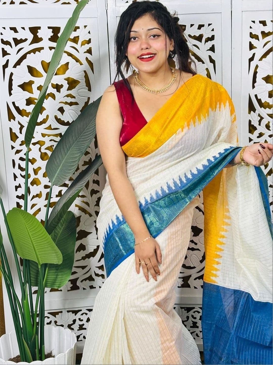 FASHIONIUM Woven Design Pure Cotton Saree thumbnail 4
