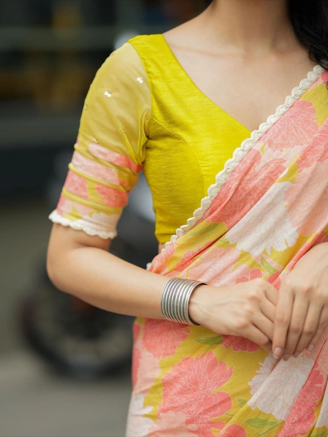 RAJHANS ENTERPRISE Floral Pure Linen Ikat Saree thumbnail 3