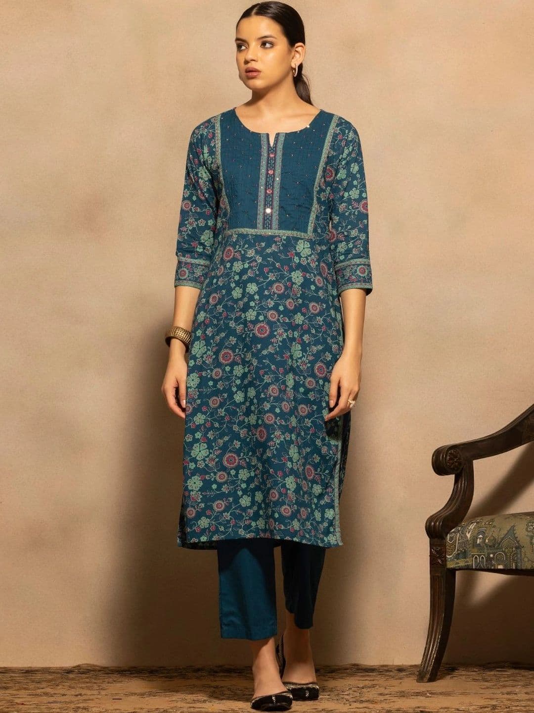 Sabhyata Women Floral Printed Regular Kurta with Trousers & With Dupatta thumbnail 4