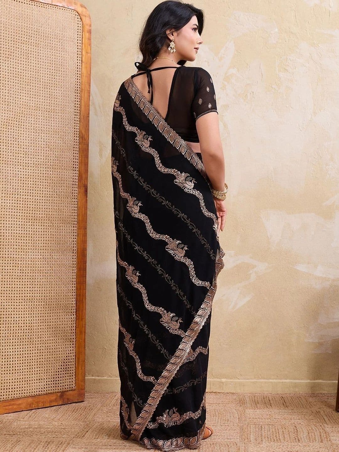 Leelavati Woven Design Embroidered Pure Chiffon Saree thumbnail 2