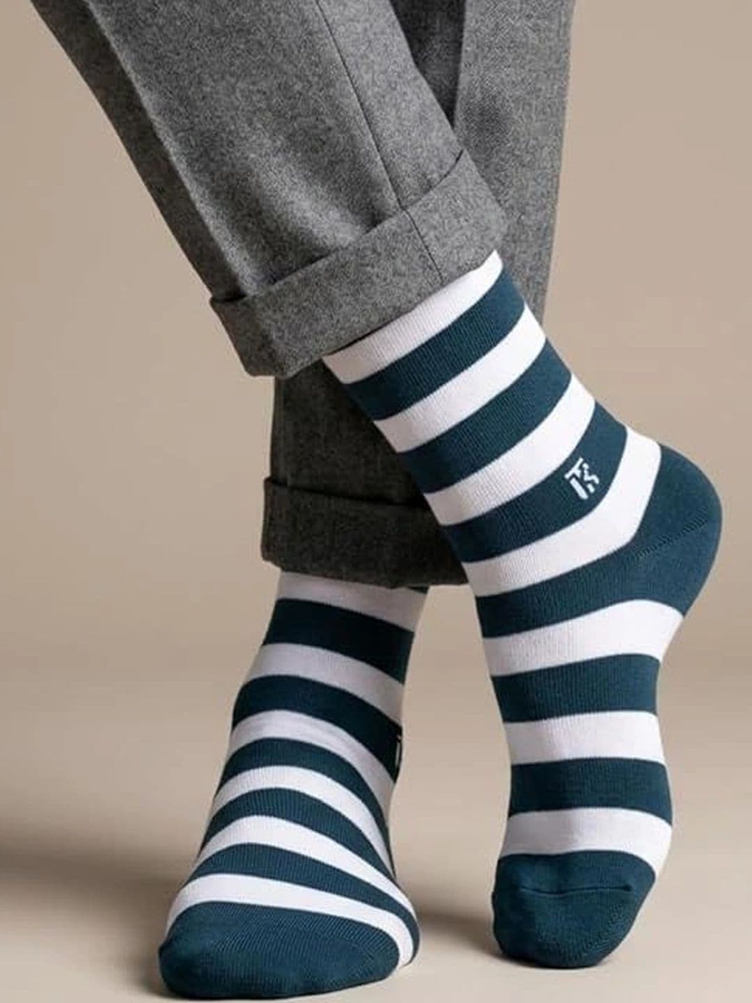 Kikitoes Men Pack of 2 Assorted Patterned Calf Length Socks thumbnail 2