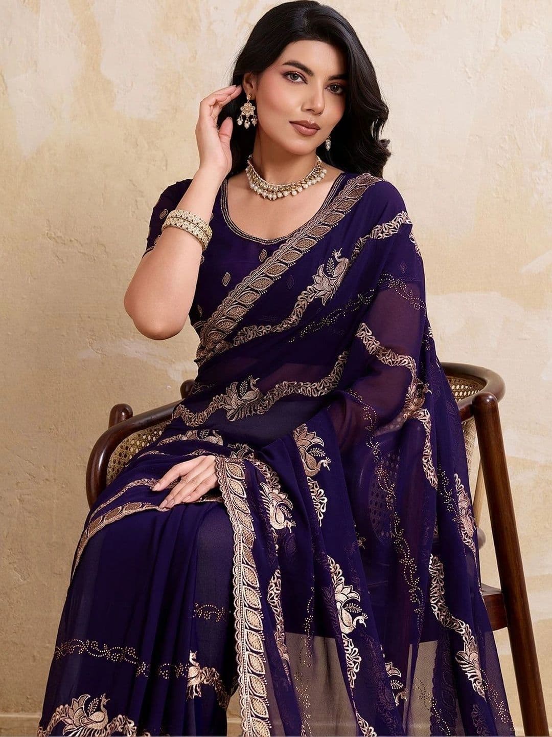 Leelavati Paisley Embroidered Pure Chiffon Saree thumbnail 7