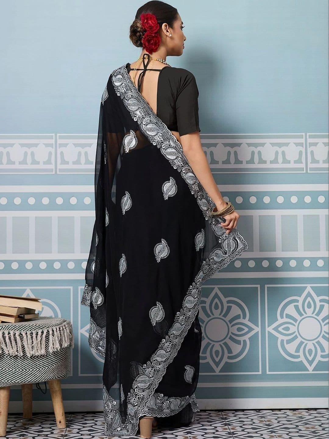 Leelavati Paisley Embroidered Pure Georgette Saree thumbnail 3