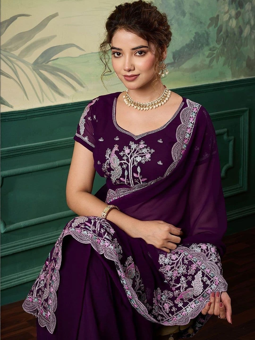 Leelavati Ethnic Motifs Embroidered Pure Chiffon Saree thumbnail 5