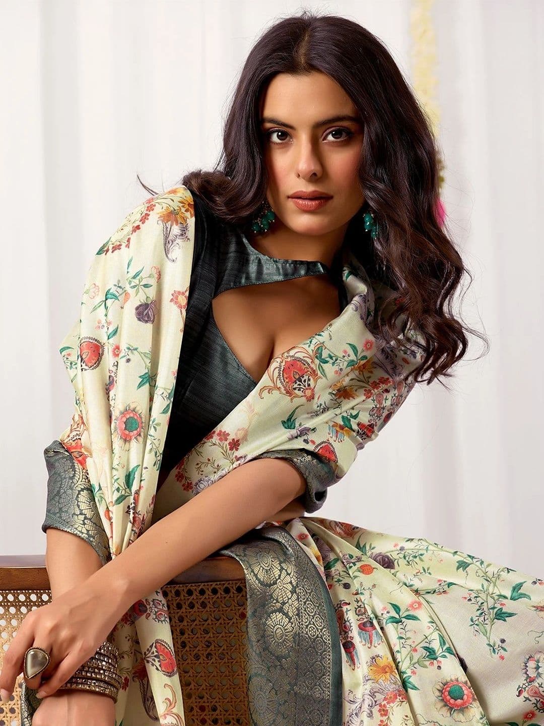 LeeliPeeri Designer Floral Zari Silk Blend Designer Saree thumbnail 2