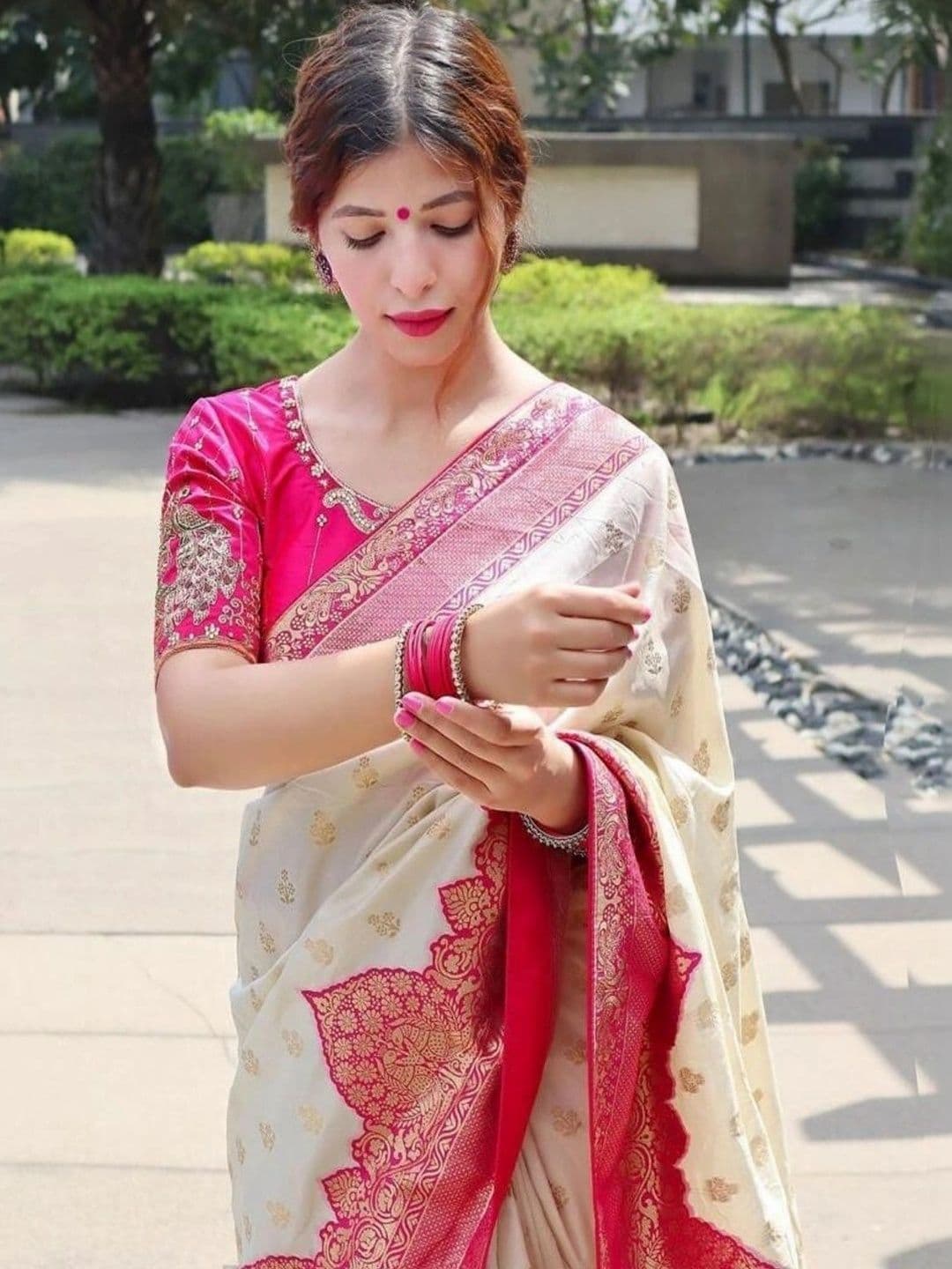all about you Woven Design Zari Silk Blend Heavy Work Kanjeevaram Saree thumbnail 5