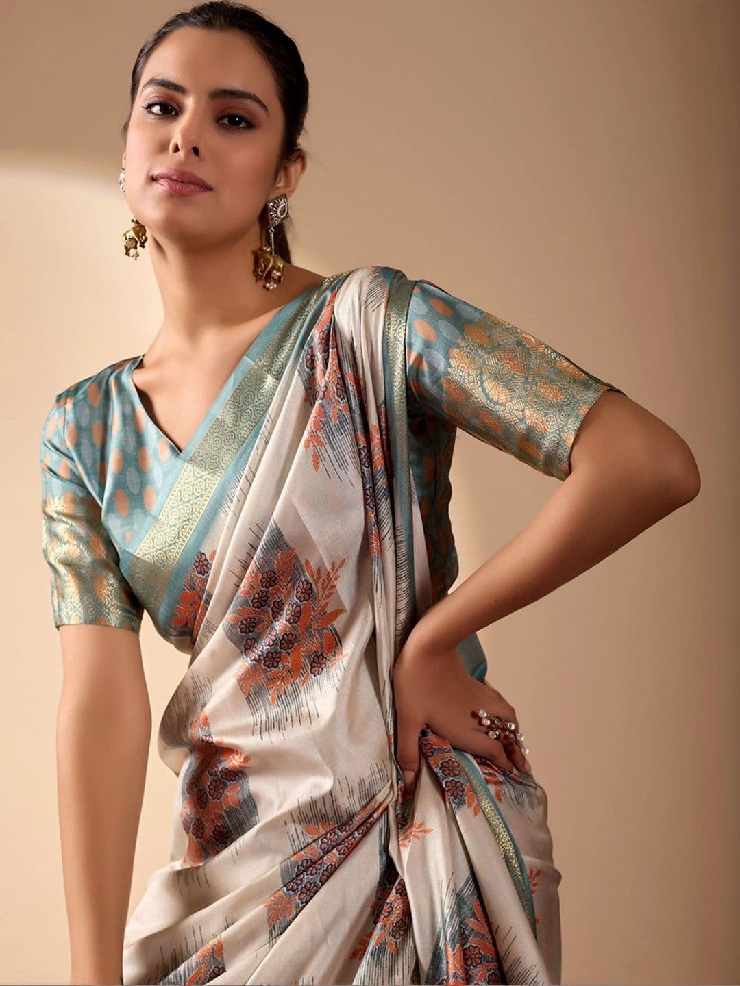 LeeliPeeri Designer Floral Zari Silk Blend Designer Saree thumbnail 6