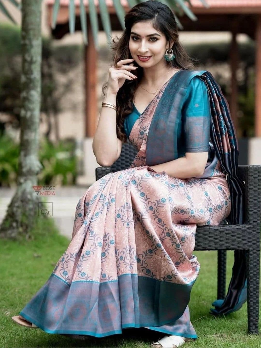 ZELLURE Woven Design Zari Art Silk Kanjeevaram Saree thumbnail 6