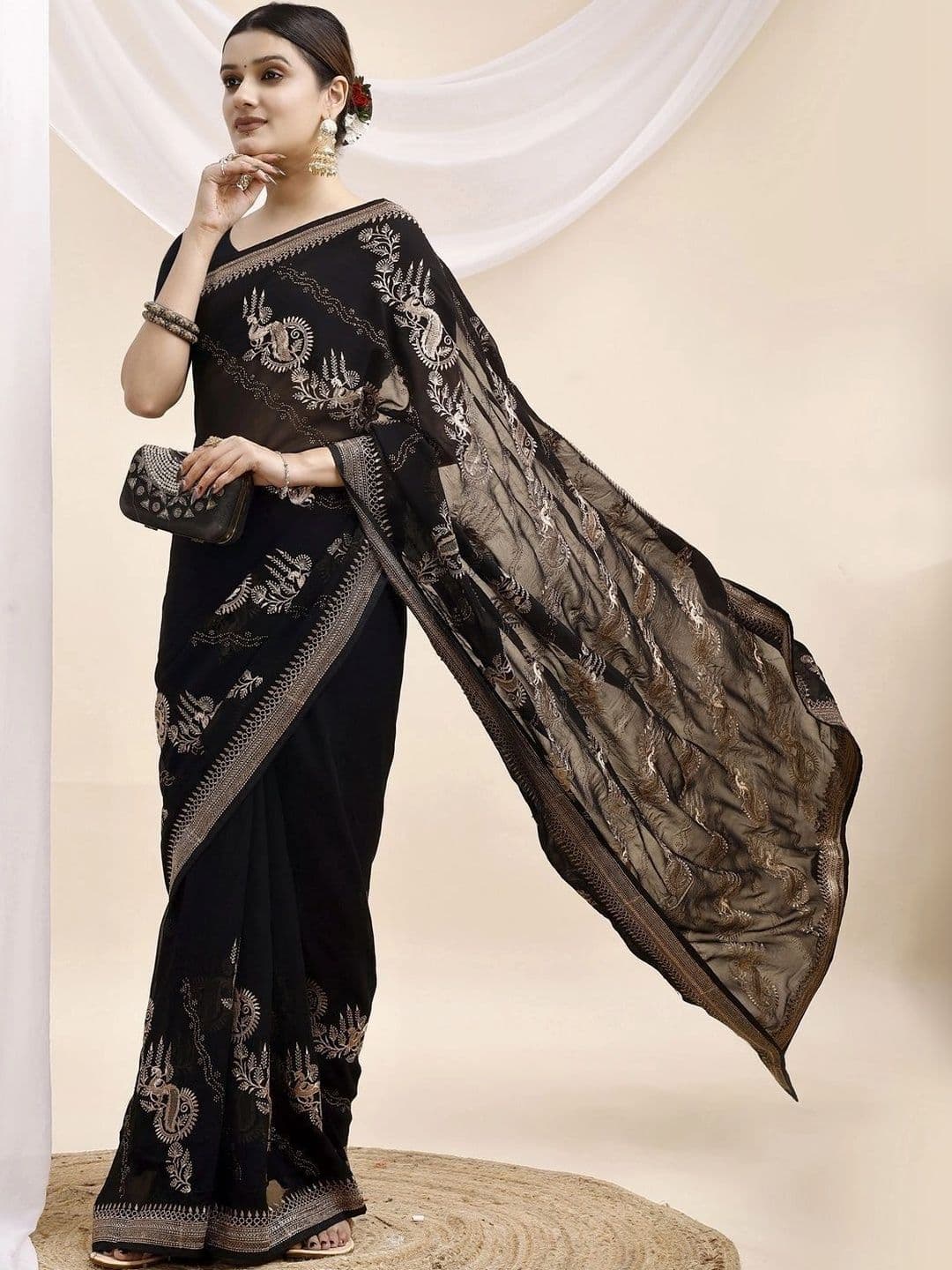 Leelavati Ethnic Motifs Embroidered Pure Georgette Saree thumbnail 5