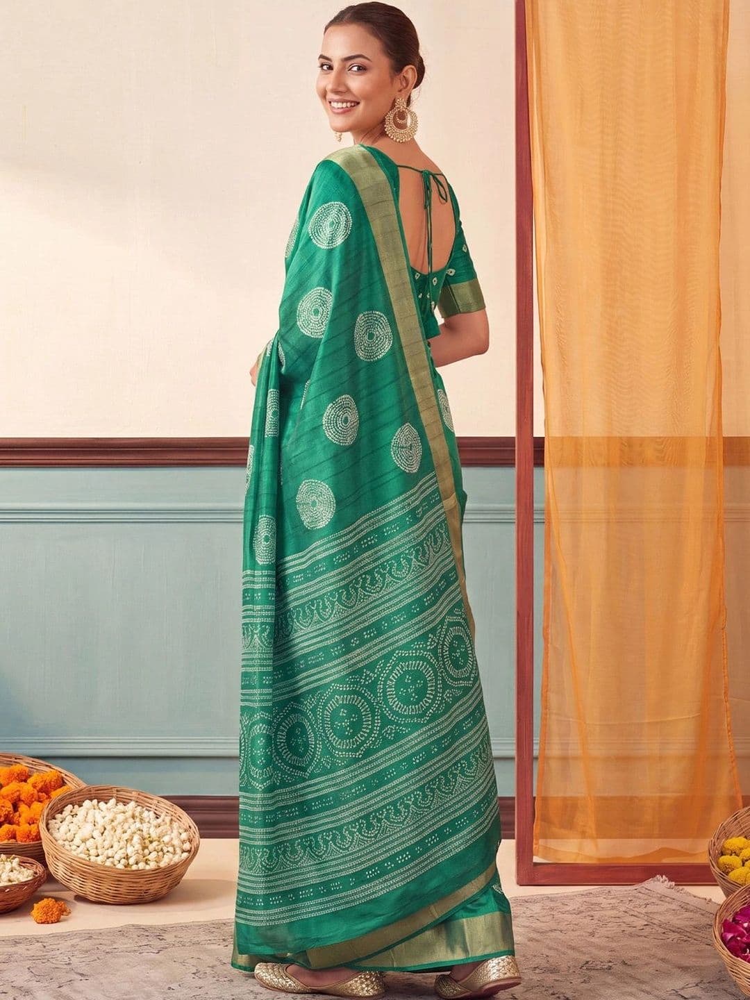 Anouk Bandhani Zari Silk Blend Designer Block Print Saree thumbnail 4