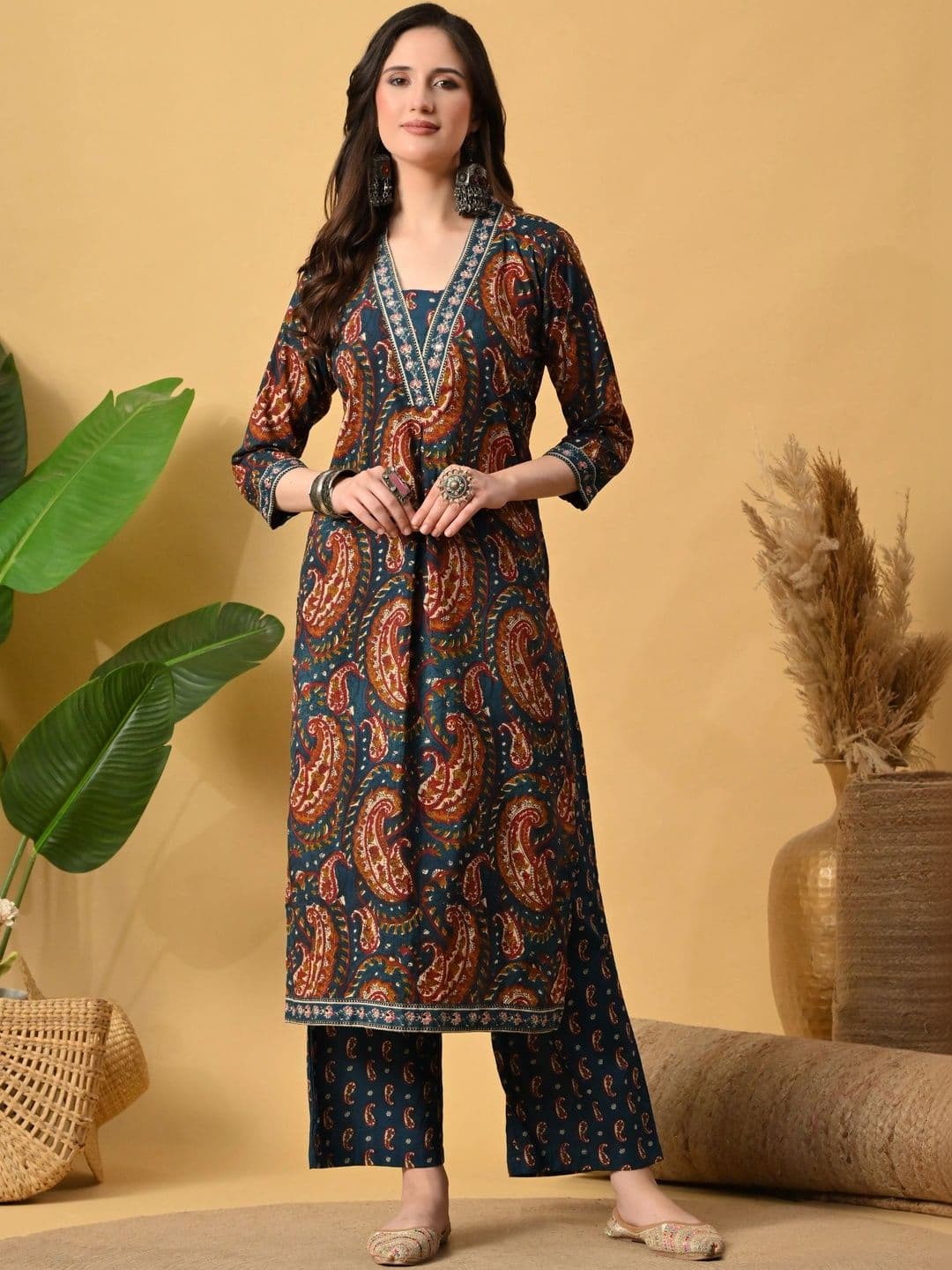 Anouk Women Paisley Printed Regular Thread Work Pure Cotton Kurta with Trousers & With Dupatta thumbnail 3