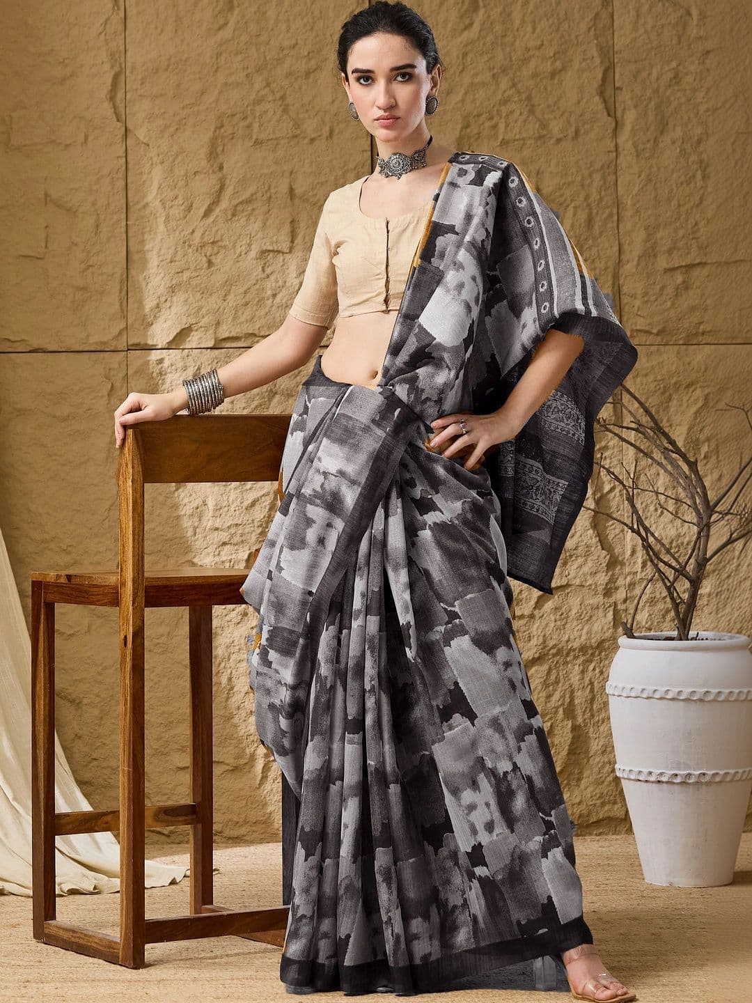RACHNA Silk Blend Designer Ikat Saree thumbnail 5