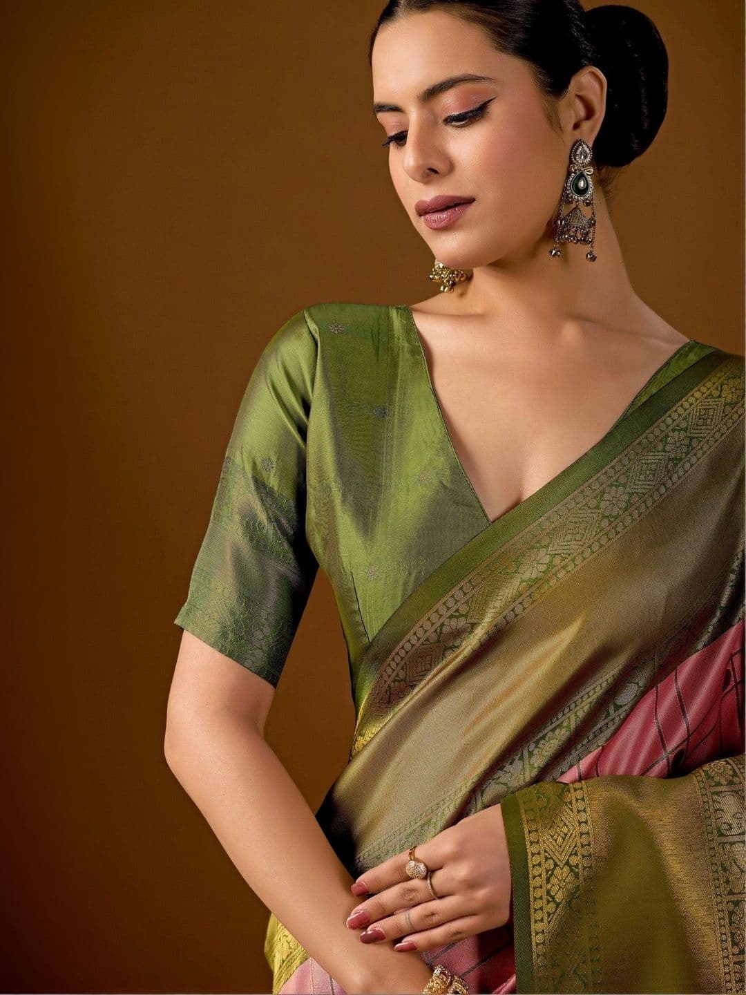 ERIKA Ethnic Motifs Zari Silk Blend Designer Kanjeevaram Saree thumbnail 7