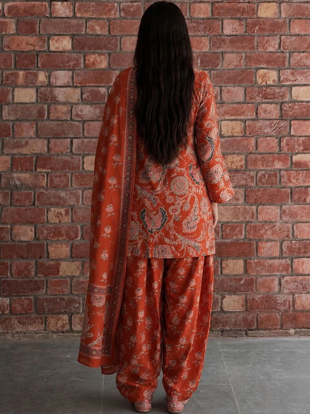 GoSriKi Women Floral Printed Regular Kurta with Patiala & With Dupatta thumbnail 5