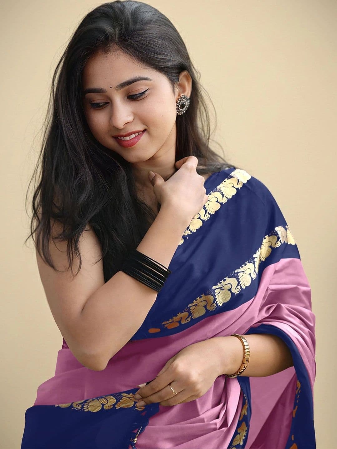 UMANTA Embellished Zari Silk Cotton Designer Gadwal Saree thumbnail 5