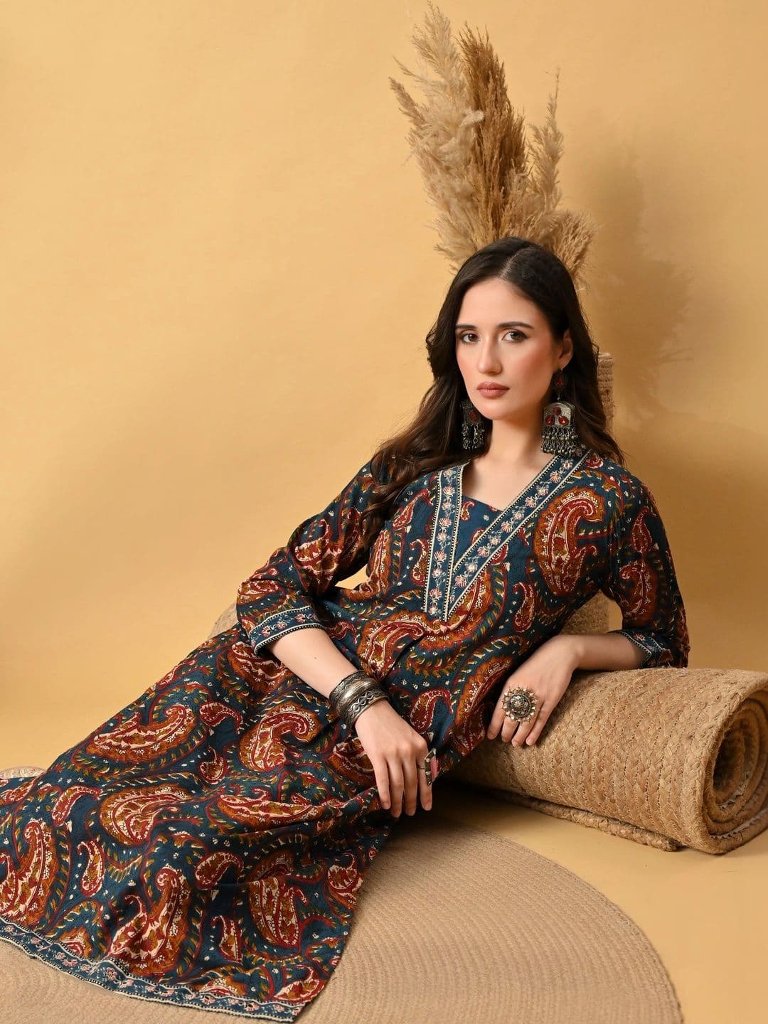Anouk Women Paisley Printed Regular Thread Work Pure Cotton Kurta with Trousers & With Dupatta thumbnail 7