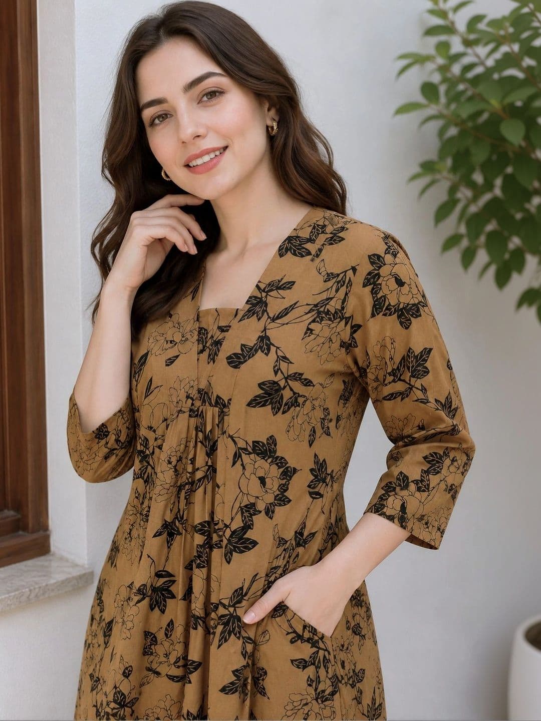 NEW ETHNIC 4 YOU Women Floral Printed Regular Kurta with Trousers thumbnail 4