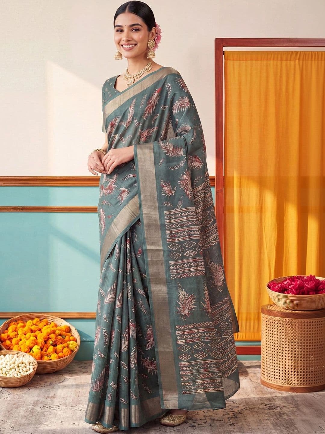 Anouk Floral Zari Silk Blend Designer Saree thumbnail 6