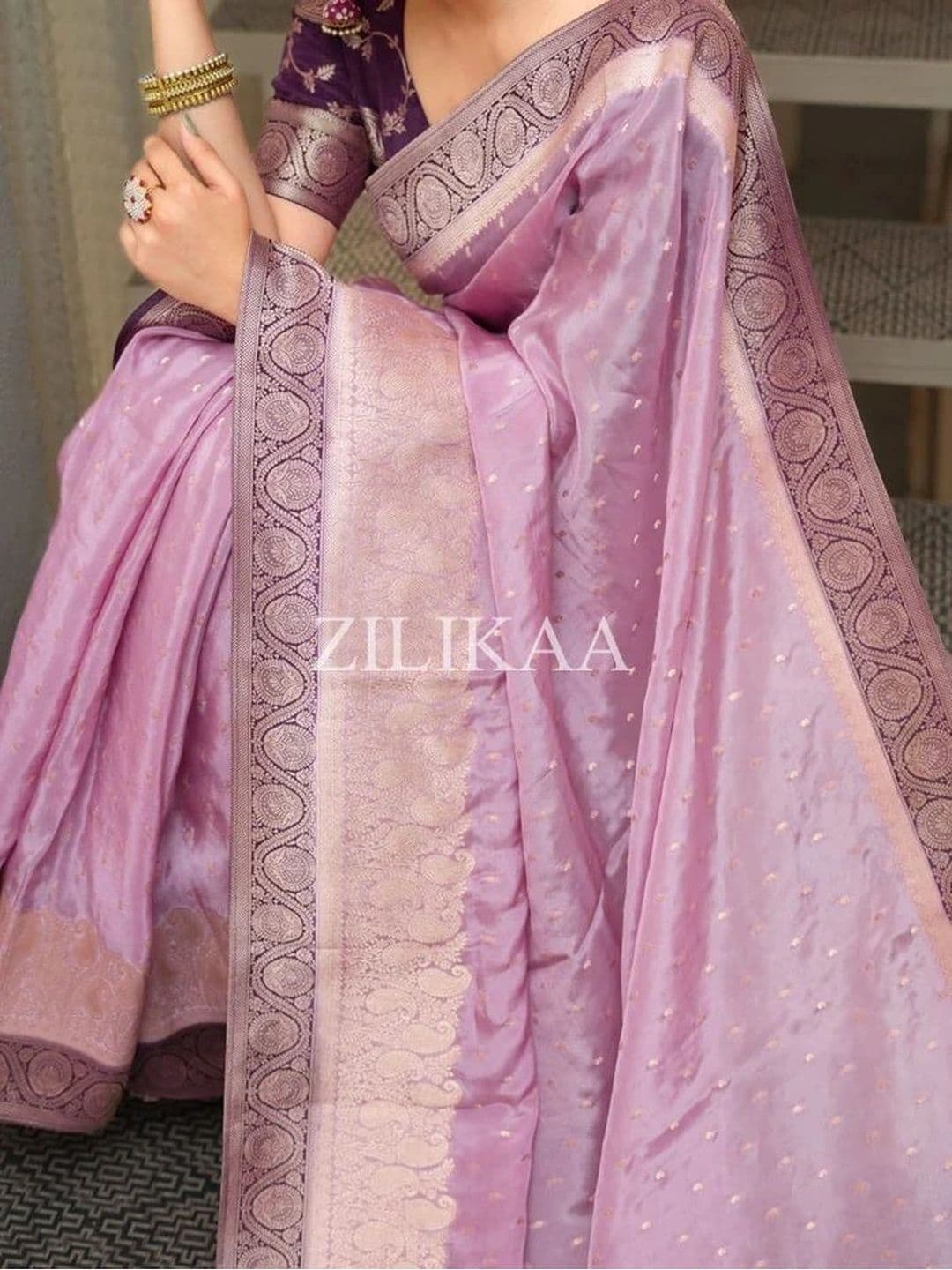 ZELLURE Woven Design Zari Art Silk Kanjeevaram Saree thumbnail 5