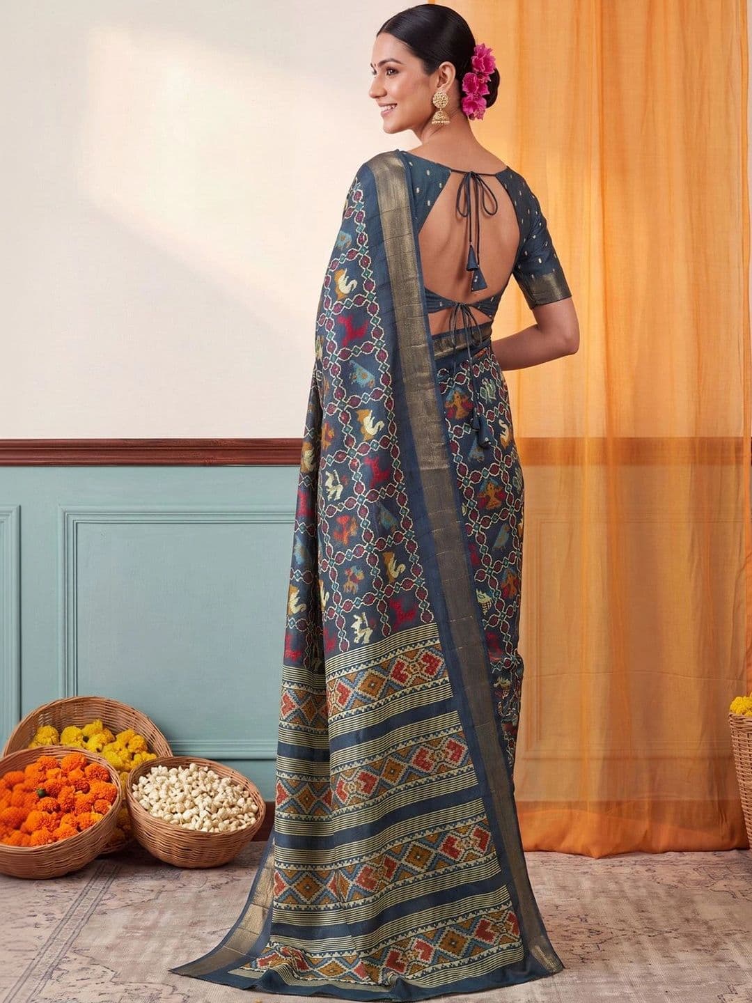 Anouk Ethnic Motifs Zari Silk Blend Designer Patola Saree thumbnail 4