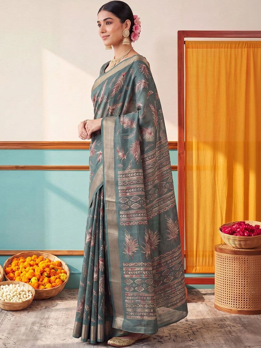 Anouk Floral Zari Silk Blend Designer Saree thumbnail 5