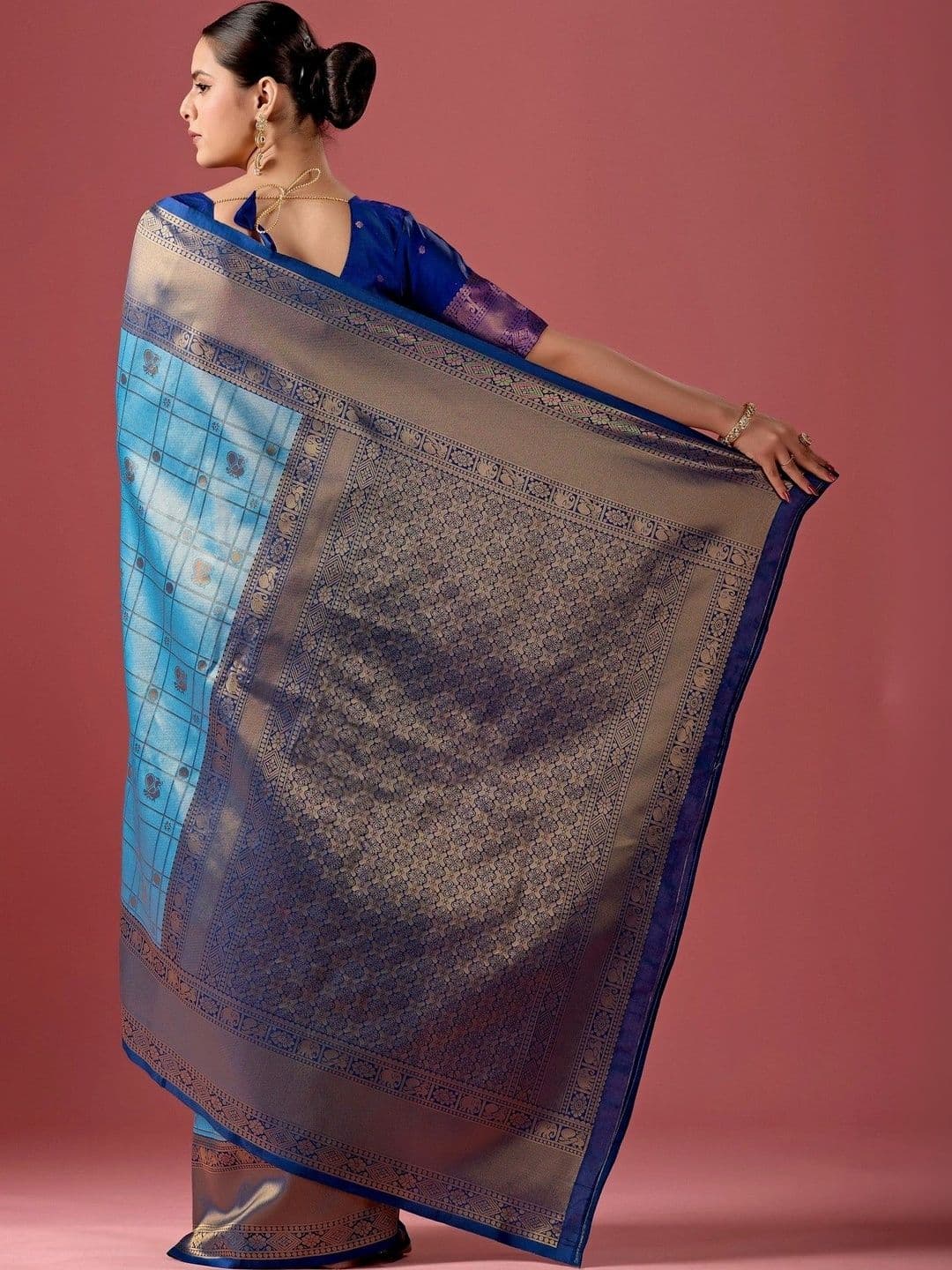 ERIKA Ethnic Motifs Zari Silk Blend Designer Kanjeevaram Saree thumbnail 6