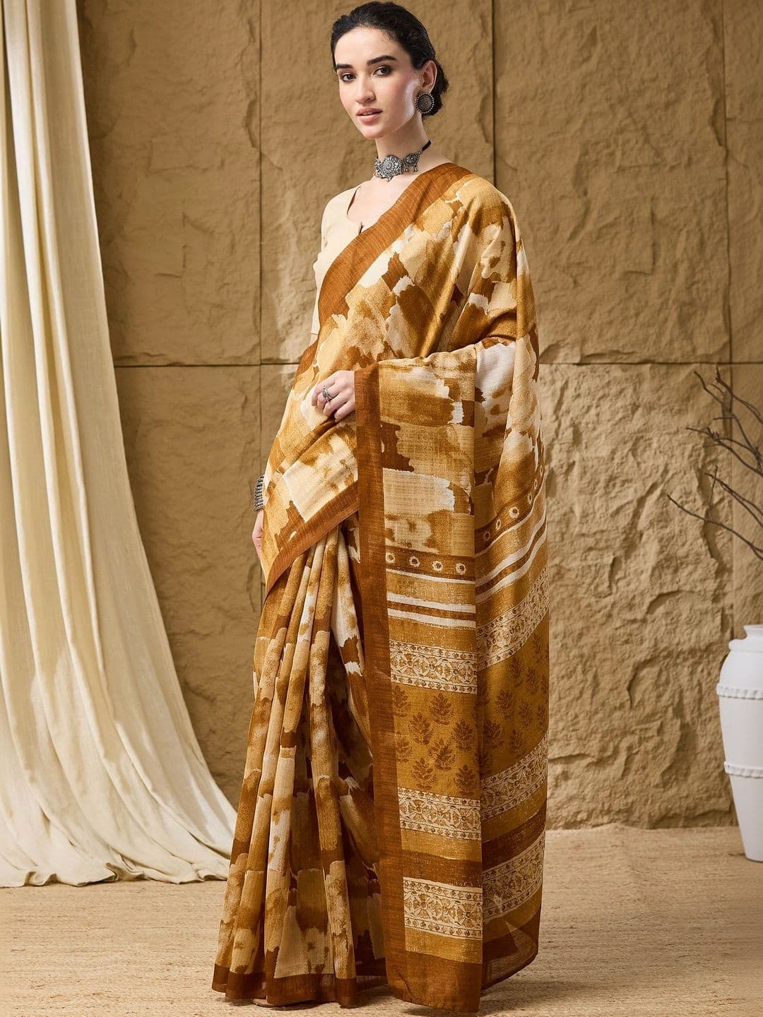 RACHNA Silk Blend Designer Ikat Saree thumbnail 4