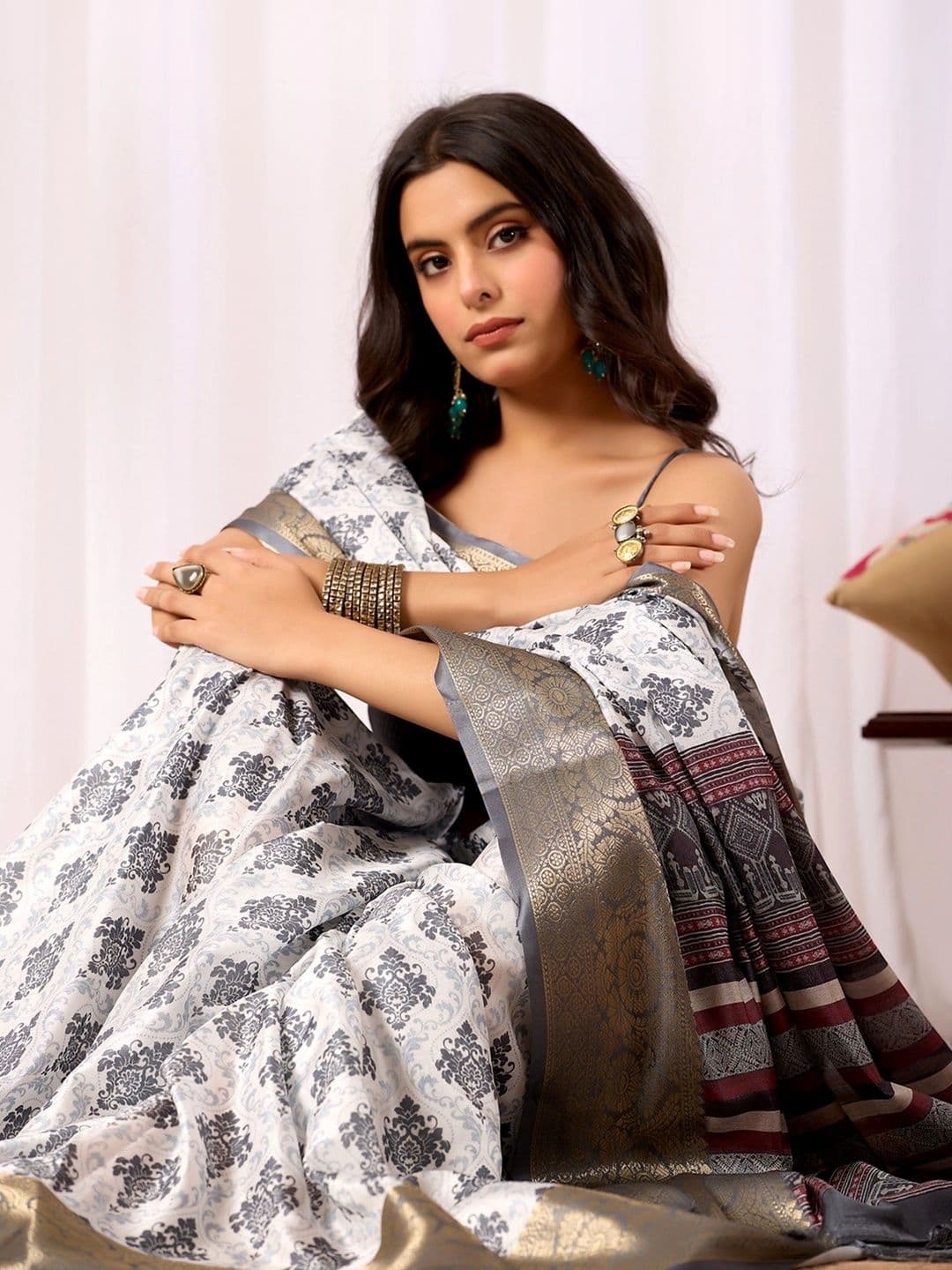 LeeliPeeri Designer Ethnic Motifs Zari Silk Blend Designer Saree thumbnail 7