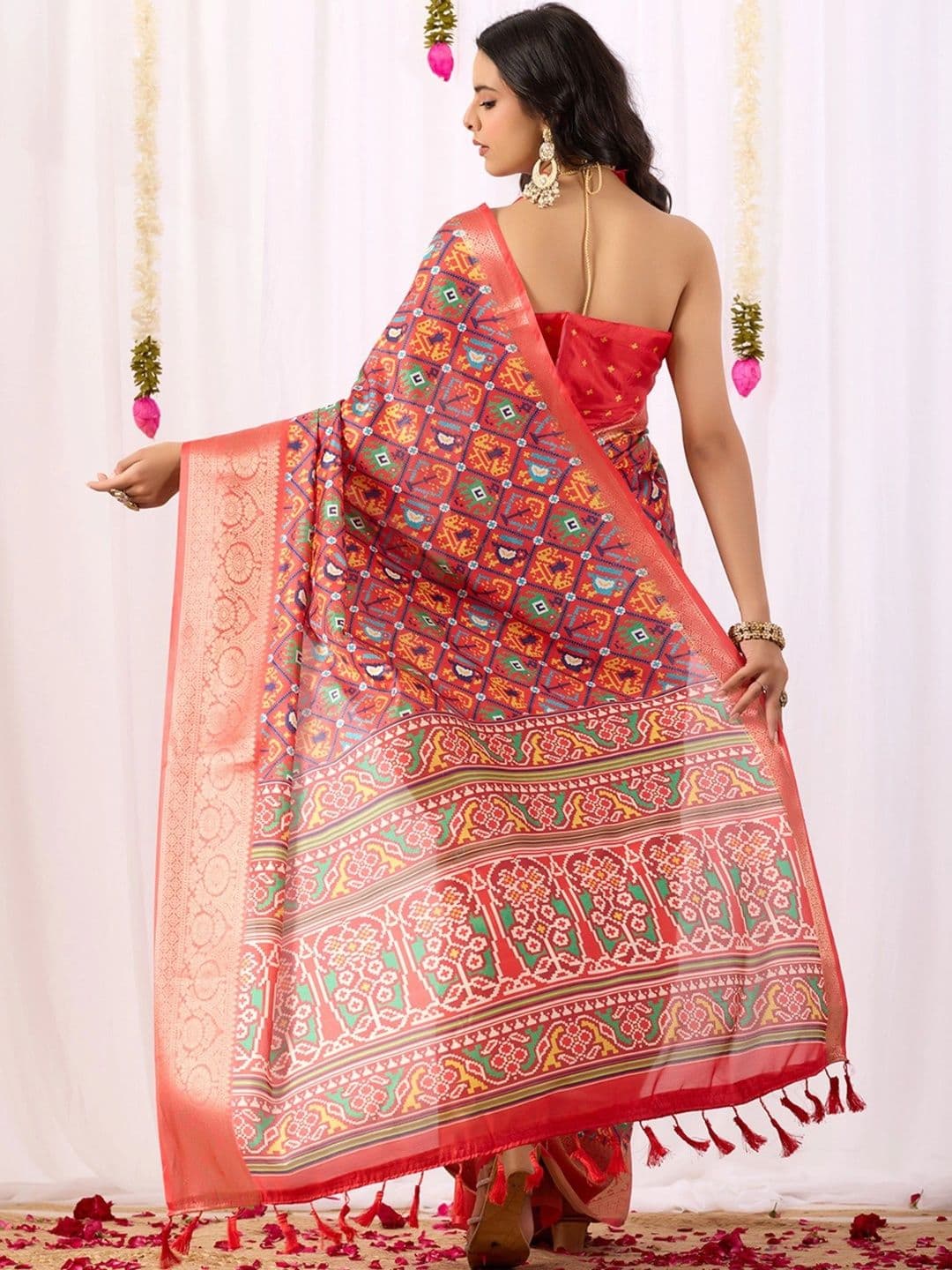 LeeliPeeri Designer Ethnic Motifs Zari Silk Blend Designer Saree thumbnail 4