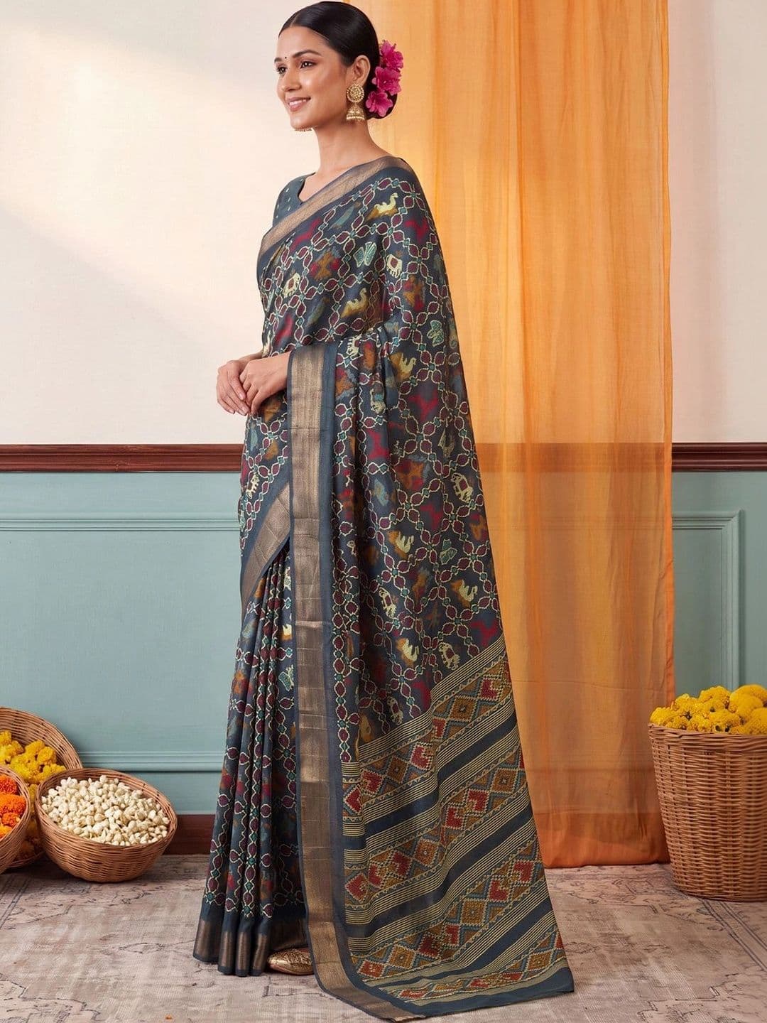 Anouk Ethnic Motifs Zari Silk Blend Designer Patola Saree thumbnail 5