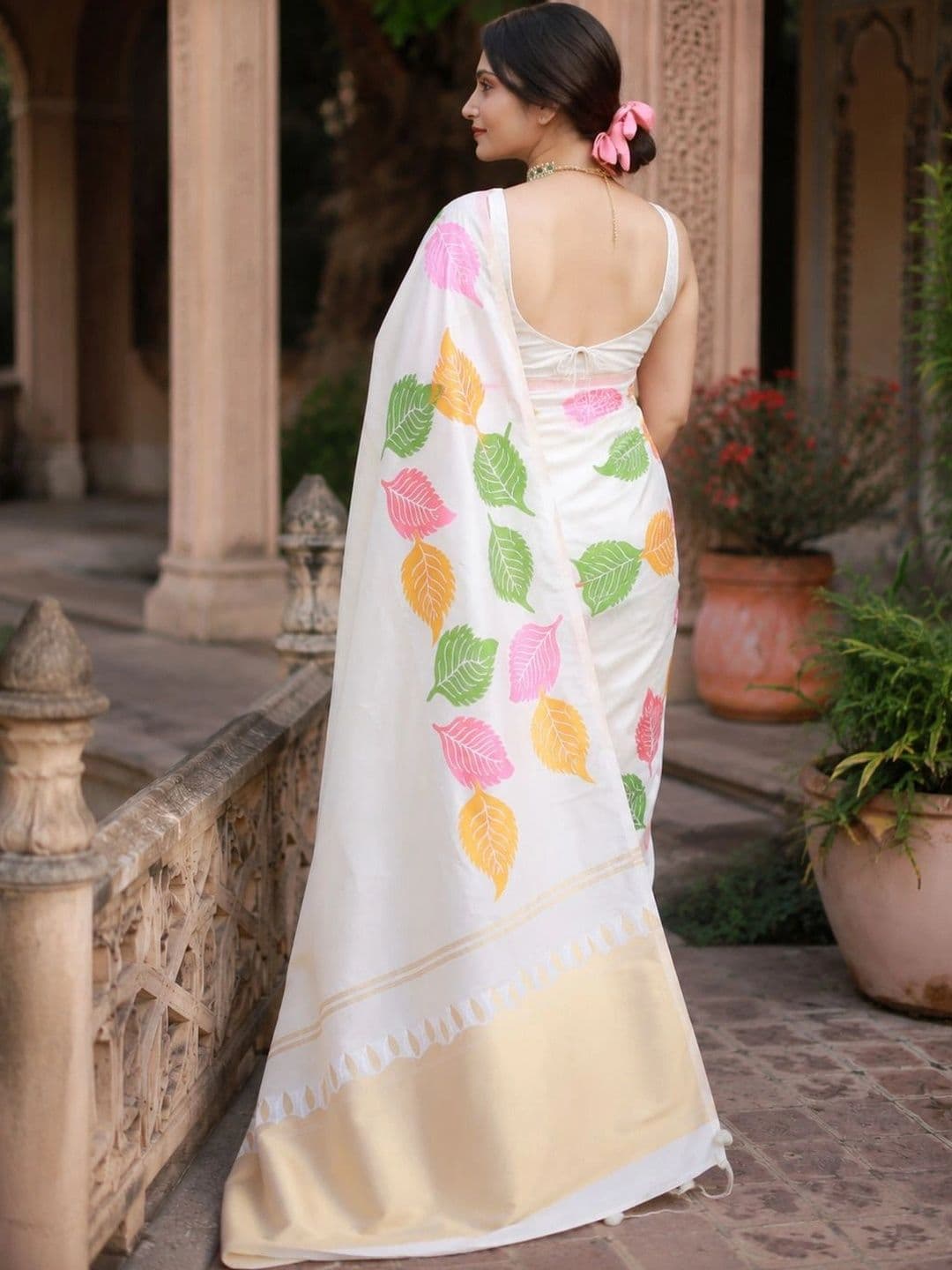 aeriebier Woven Design Zari Silk Blend Banarasi Saree thumbnail 4