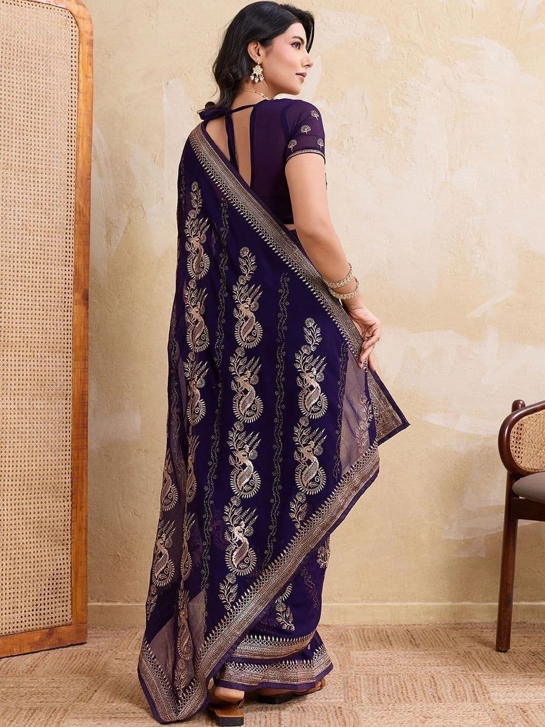 Leelavati Ethnic Motifs Embroidered Pure Chiffon Saree thumbnail 2