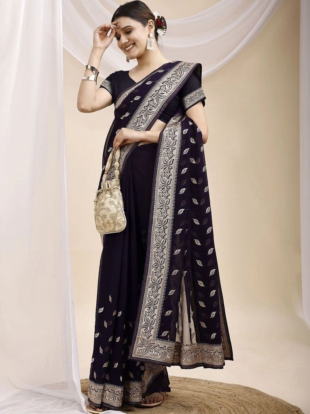 Leelavati Ethnic Motifs Embroidered Pure Georgette Saree thumbnail 4