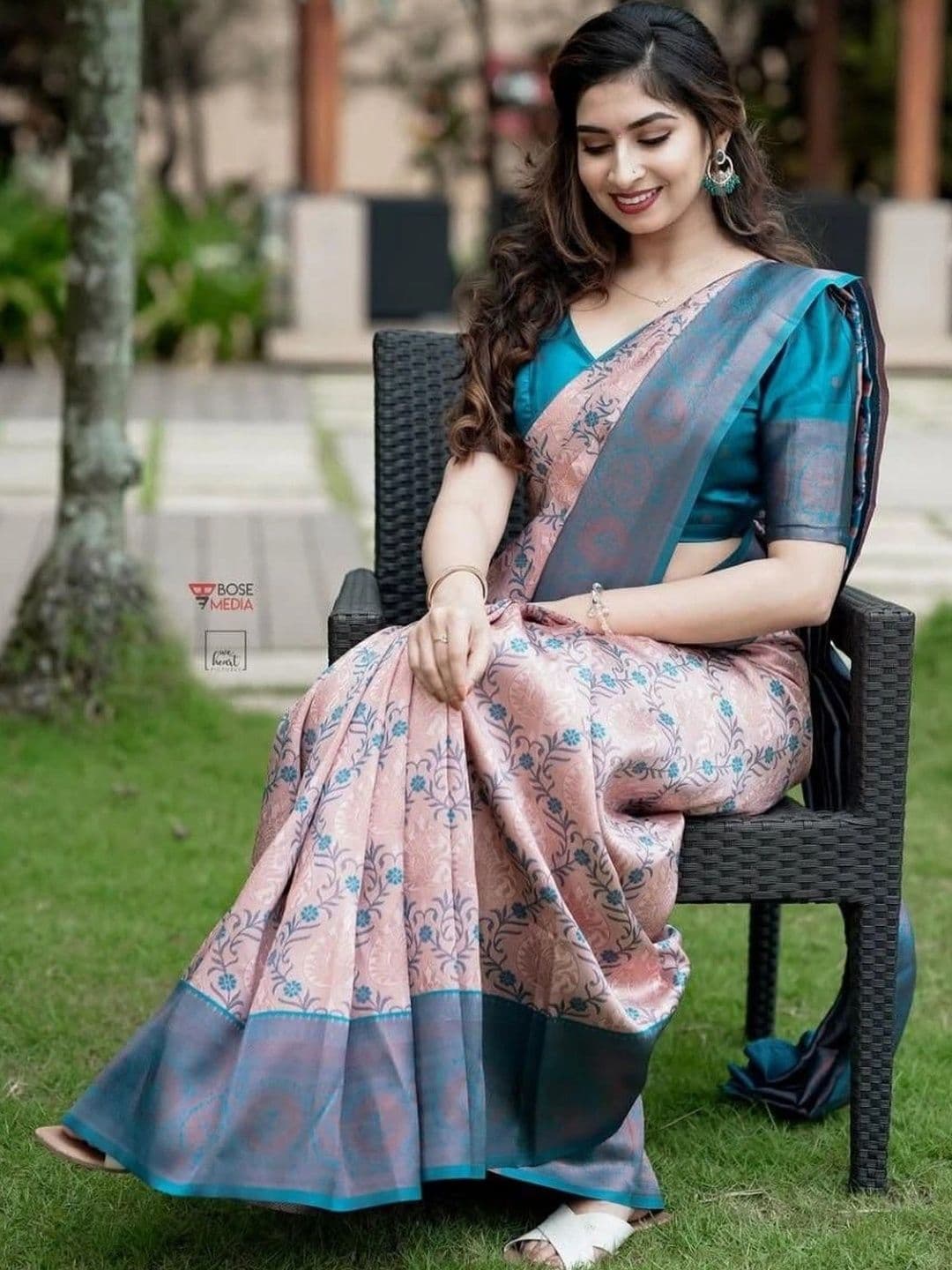 ZELLURE Woven Design Zari Art Silk Kanjeevaram Saree thumbnail 5